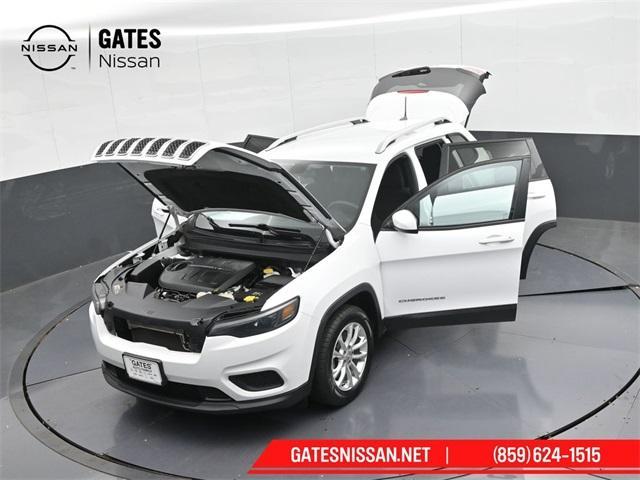 Photo of 2020 Bright White Clearcoat Jeep Cherokee