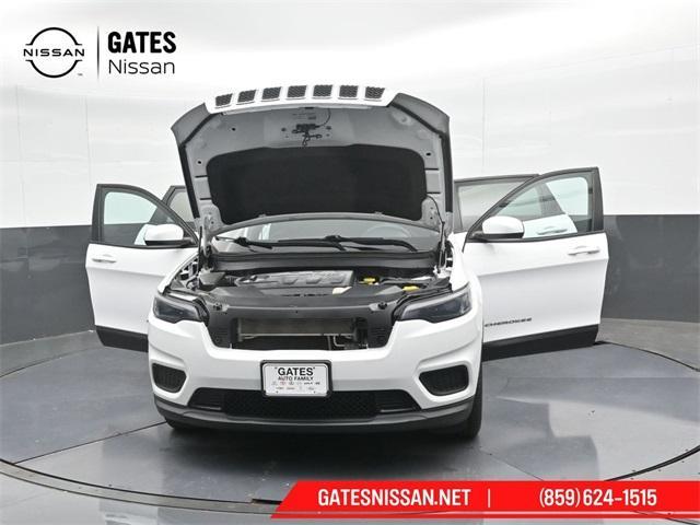 Photo of 2020 Bright White Clearcoat Jeep Cherokee