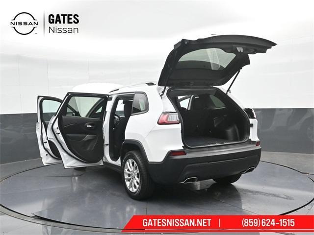 Photo of 2020 Bright White Clearcoat Jeep Cherokee