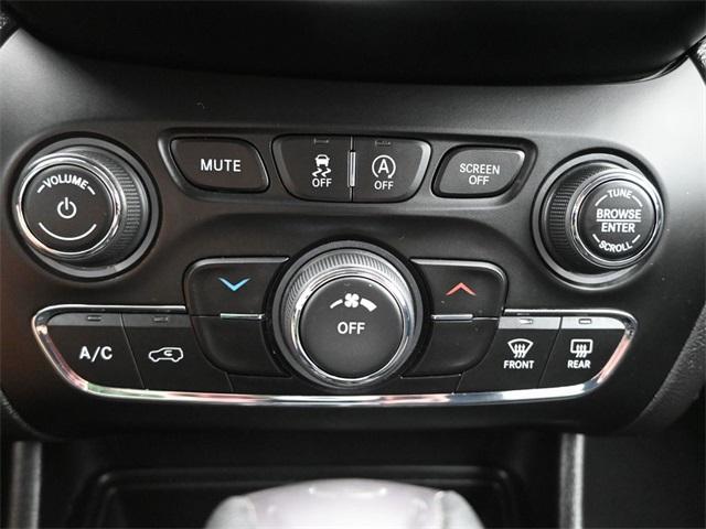 Photo of 2020 Bright White Clearcoat Jeep Cherokee