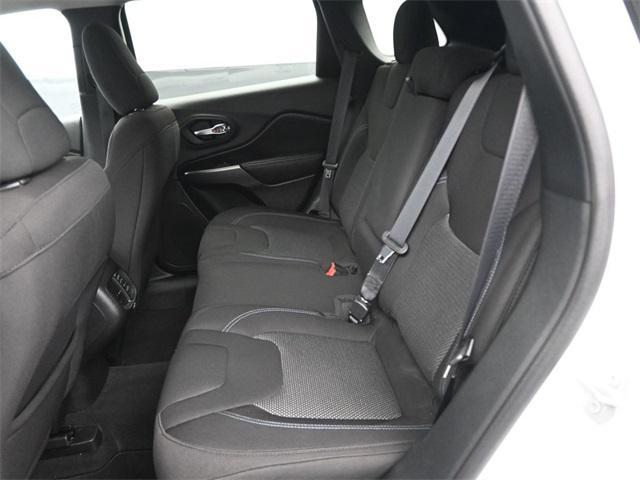 Photo of 2020 Bright White Clearcoat Jeep Cherokee