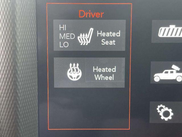 Photo of 2020 Bright White Clearcoat Jeep Gladiator
