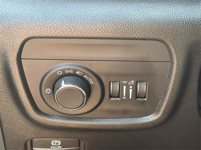Photo of 2022 Silver Zynith Jeep Grand Cherokee 4xe
