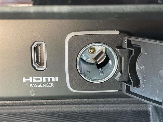 Photo of 2022 Silver Zynith Jeep Grand Cherokee 4xe