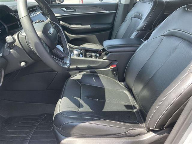 Photo of 2022 Silver Zynith Jeep Grand Cherokee 4xe
