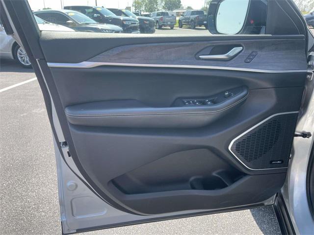 Photo of 2022 Silver Zynith Jeep Grand Cherokee 4xe