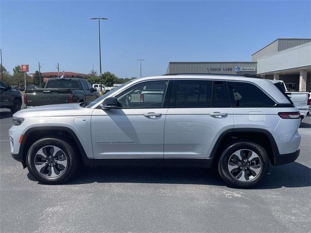 Photo of 2022 Silver Zynith Jeep Grand Cherokee 4xe