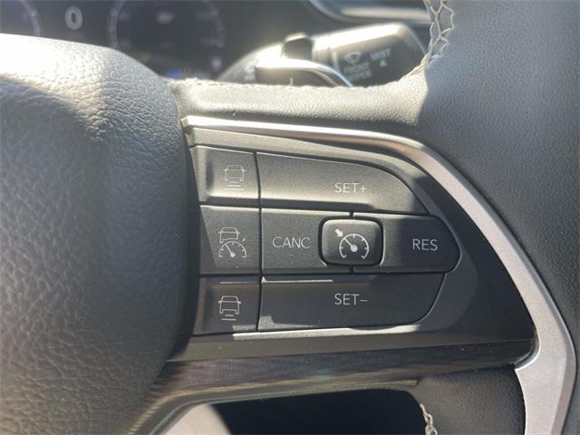 Photo of 2022 Silver Zynith Jeep Grand Cherokee 4xe