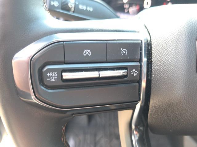 Photo of 2023 Summit White GMC Canyon