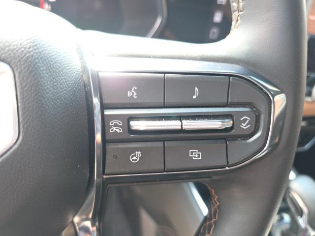 Photo of 2023 Summit White GMC Canyon