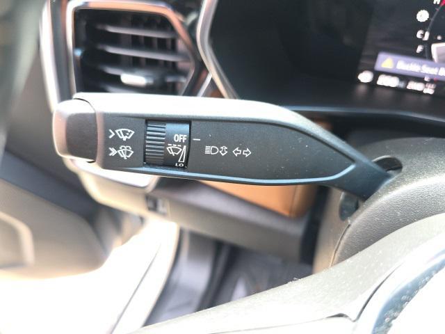 Photo of 2023 Summit White GMC Canyon