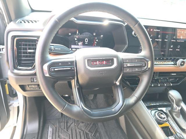 Photo of 2023 Summit White GMC Canyon