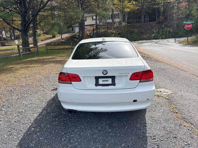 Photo of 2008 White BMW 328