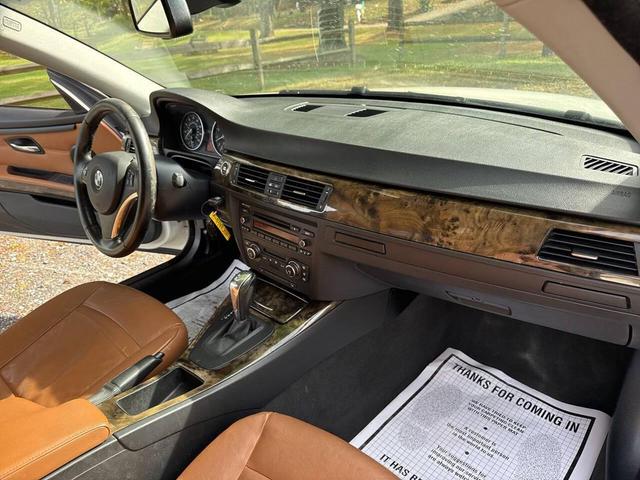 Photo of 2008 White BMW 328