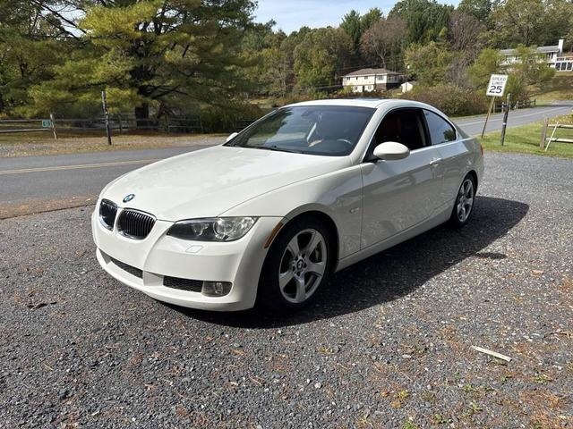 Photo of 2008 White BMW 328