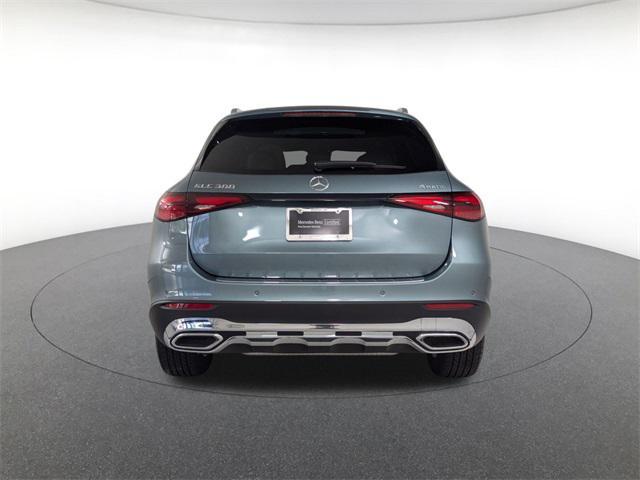 Photo of 2025 Silver Metallic Mercedes-Benz GLC 300
