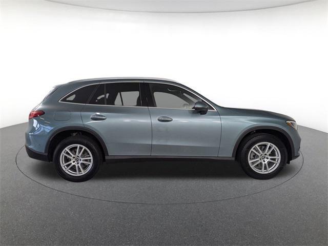 Photo of 2025 Silver Metallic Mercedes-Benz GLC 300
