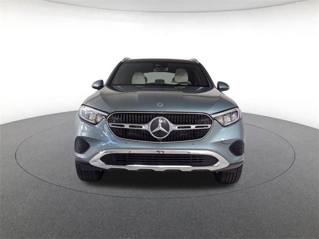 Photo of 2025 Silver Metallic Mercedes-Benz GLC 300