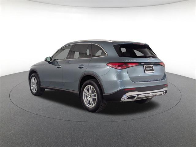 Photo of 2025 Silver Metallic Mercedes-Benz GLC 300