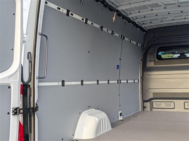 Photo of 2024 Arctic White Mercedes-Benz eSprinter 2500