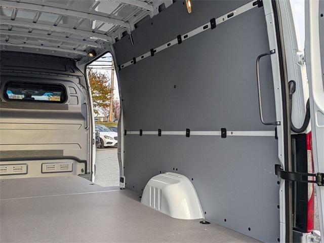 Photo of 2024 Arctic White Mercedes-Benz eSprinter 2500