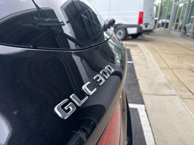 Photo of 2022 Black Mercedes-Benz GLC 300