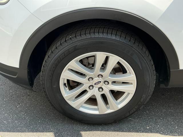 Photo of 2019 White Ford Explorer