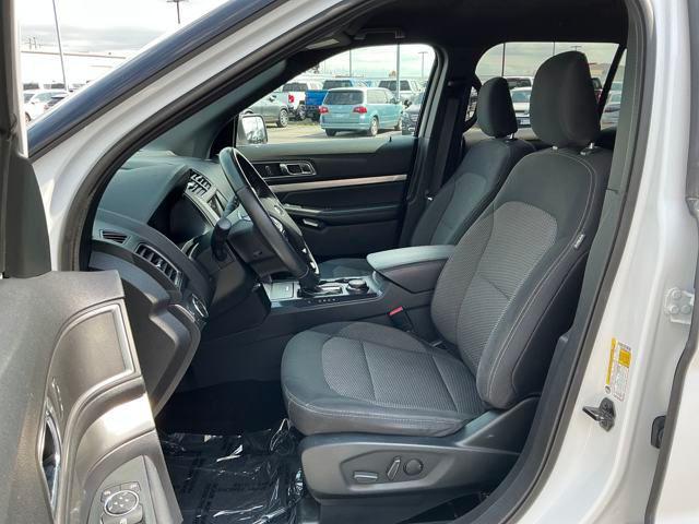 Photo of 2019 White Ford Explorer