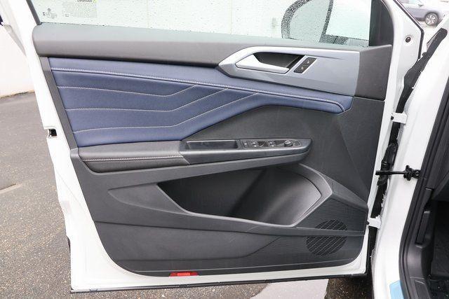 Photo of 2025 Pure White Volkswagen Taos