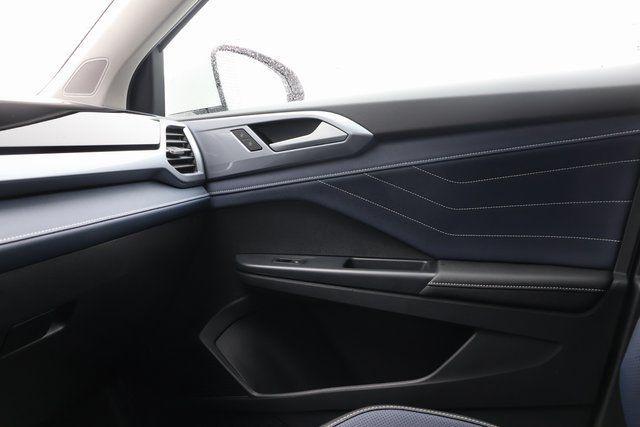 Photo of 2025 Pure White Volkswagen Taos