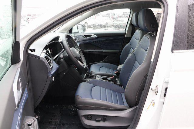 Photo of 2025 Pure White Volkswagen Taos