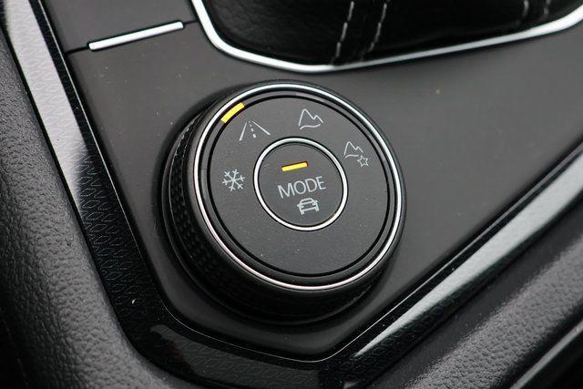 Photo of 2025 Pure White Volkswagen Taos