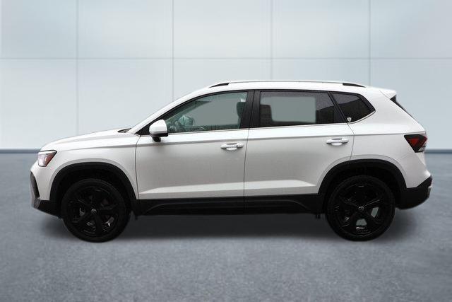 Photo of 2025 Pure White Volkswagen Taos