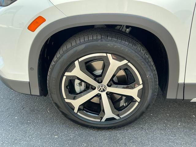 Photo of 2025 Pure White Volkswagen Tiguan