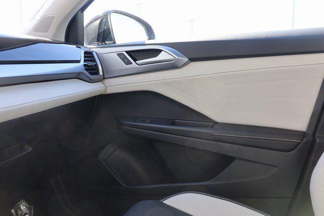 Photo of 2025 Deep Black Volkswagen Taos
