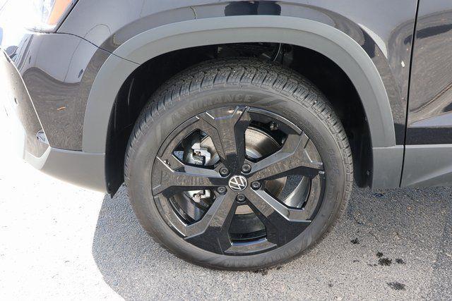 Photo of 2025 Deep Black Volkswagen Taos