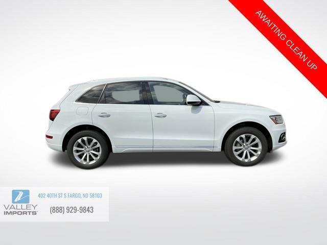 Photo of 2015 Glacier White Metallic Audi Q5