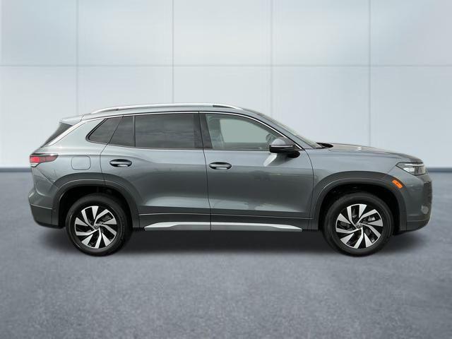 Photo of 2025 Platinum Gray Volkswagen Tiguan