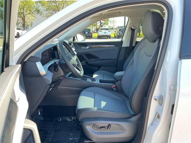 Photo of 2025 Pure White Volkswagen Tiguan