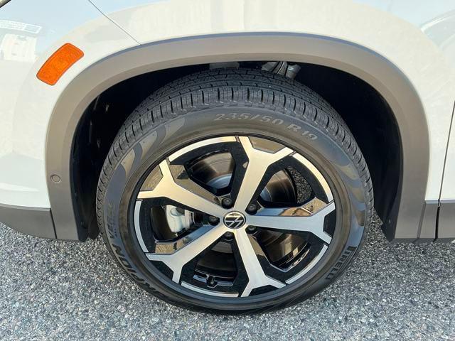 Photo of 2025 Pure White Volkswagen Tiguan