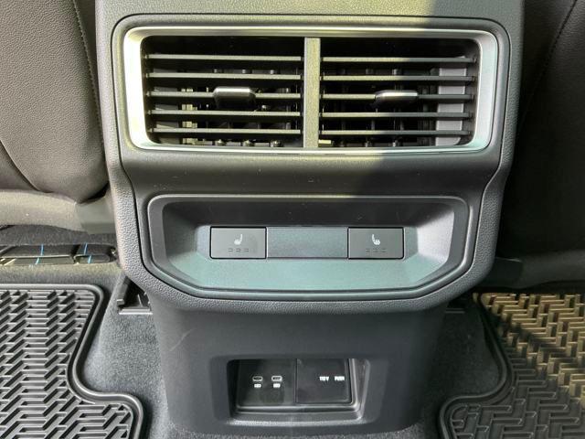Photo of 2025 Opal White Volkswagen Atlas Cross Sport