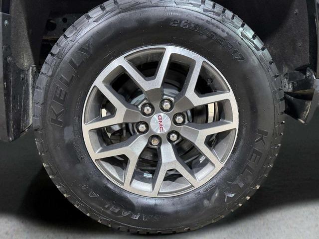 Photo of 2021 Onyx Black GMC Canyon