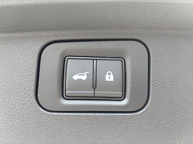 Photo of 2025 Aspen White Tricoat Nissan Armada