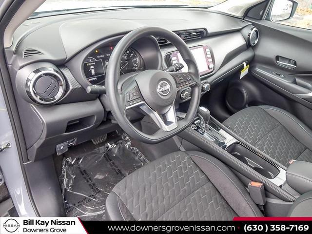 Photo of 2024 Boulder Gray Pearl Nissan Kicks