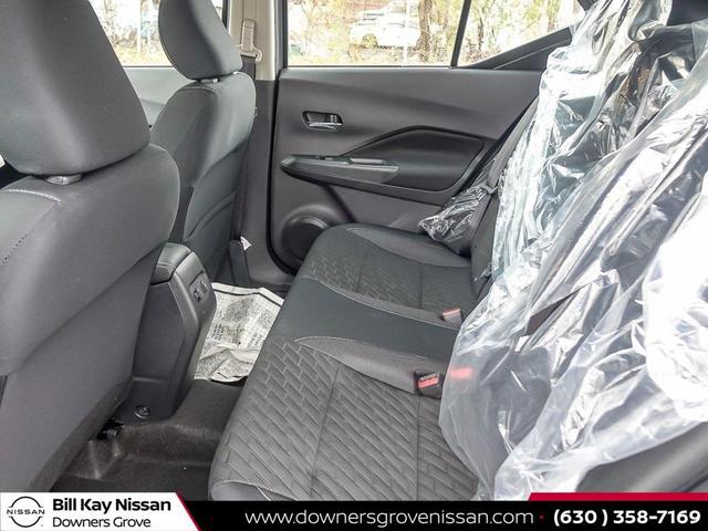 Photo of 2024 Boulder Gray Pearl Nissan Kicks