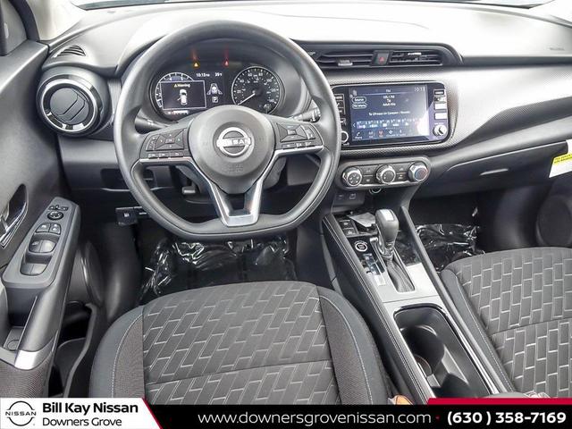 Photo of 2024 Boulder Gray Pearl Nissan Kicks