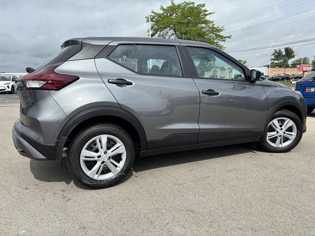 Photo of 2025 Gun Metallic Nissan Kicks