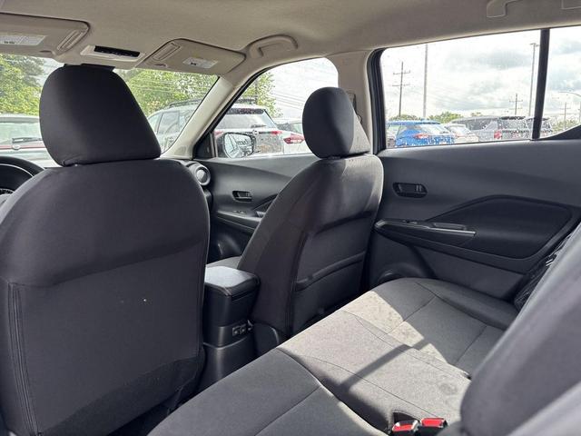 Photo of 2025 Gun Metallic Nissan Kicks
