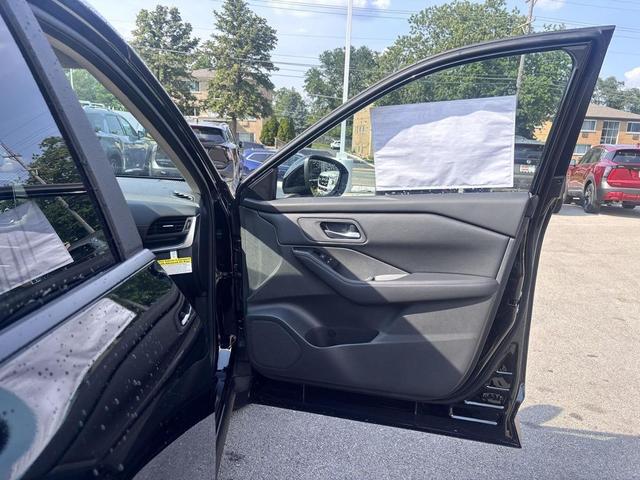 Photo of 2026 Super Black Nissan Rogue