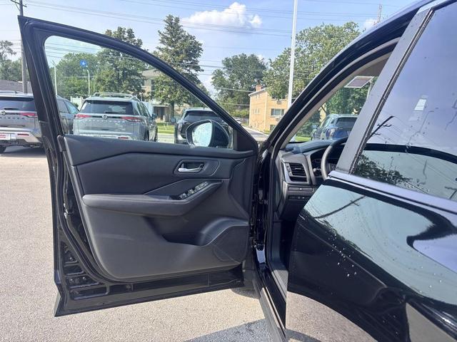 Photo of 2026 Super Black Nissan Rogue